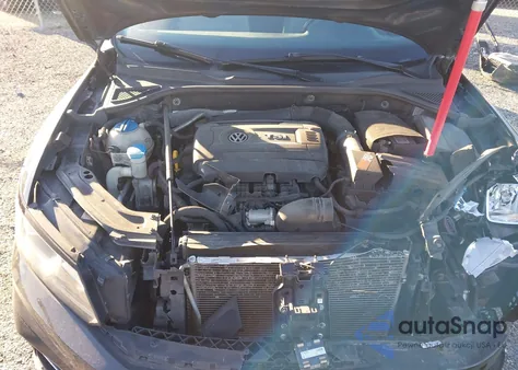 2017 Volkswagen Passat 1.8T R-Line z USA, uszkodzony, nr VIN 1VWDT7A39HC047786